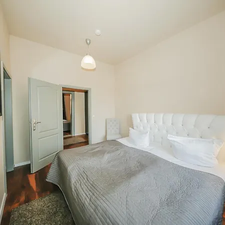 Ben'S Boardinghouse Apartment